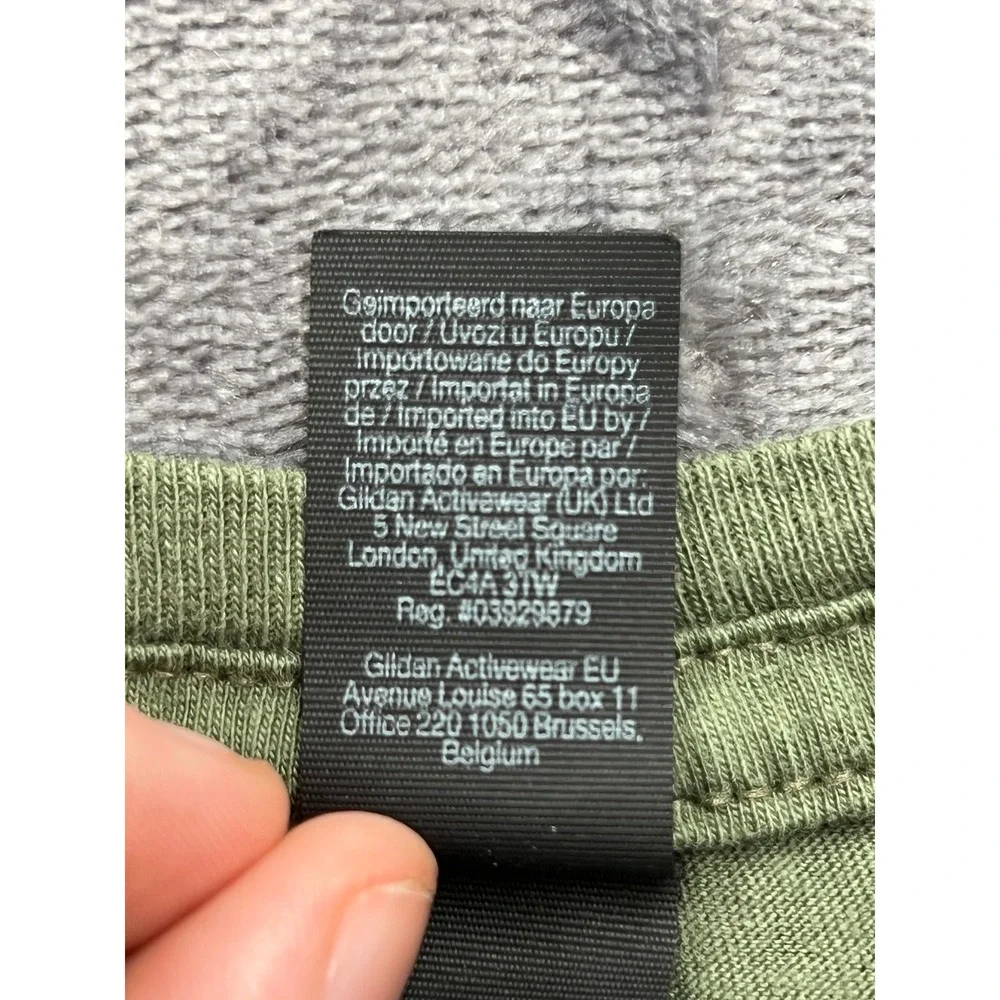 Gildan T-Shirt Men Medium Olive Green Overseas Adventure Travel Lion Graphic Tee